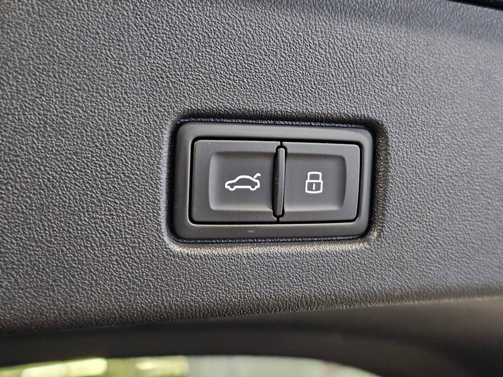 Used 2023 Audi Q4 e-tron Premium Plus w/ Premium Plus image 17