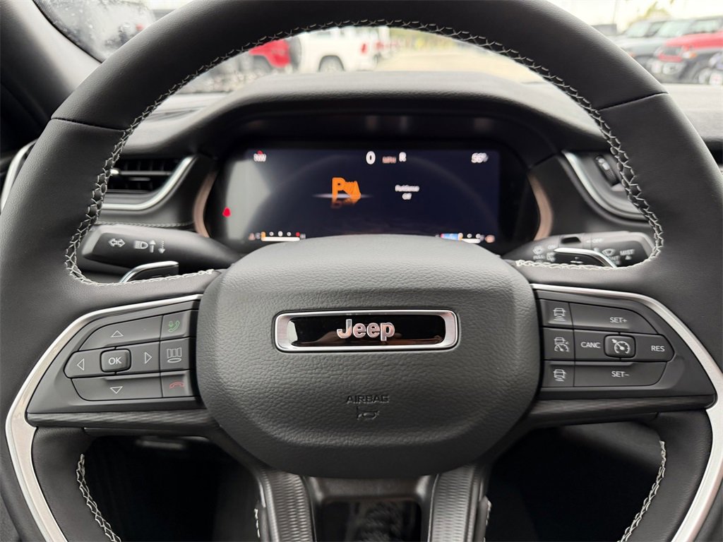 New 2025 Jeep Grand Cherokee Altitude image 23