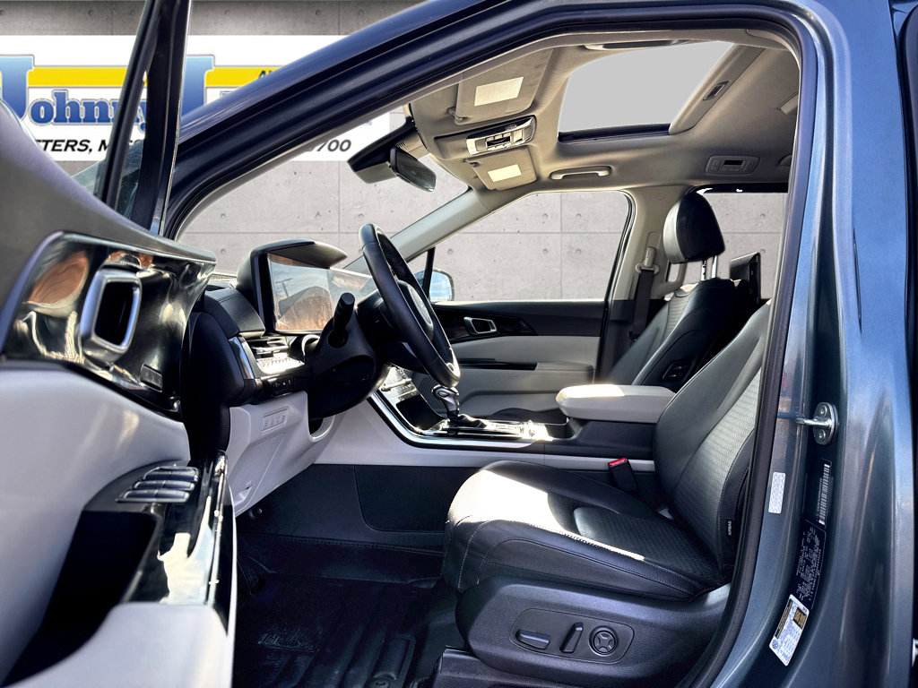 Used 2024 Kia Carnival SX Prestige image 12