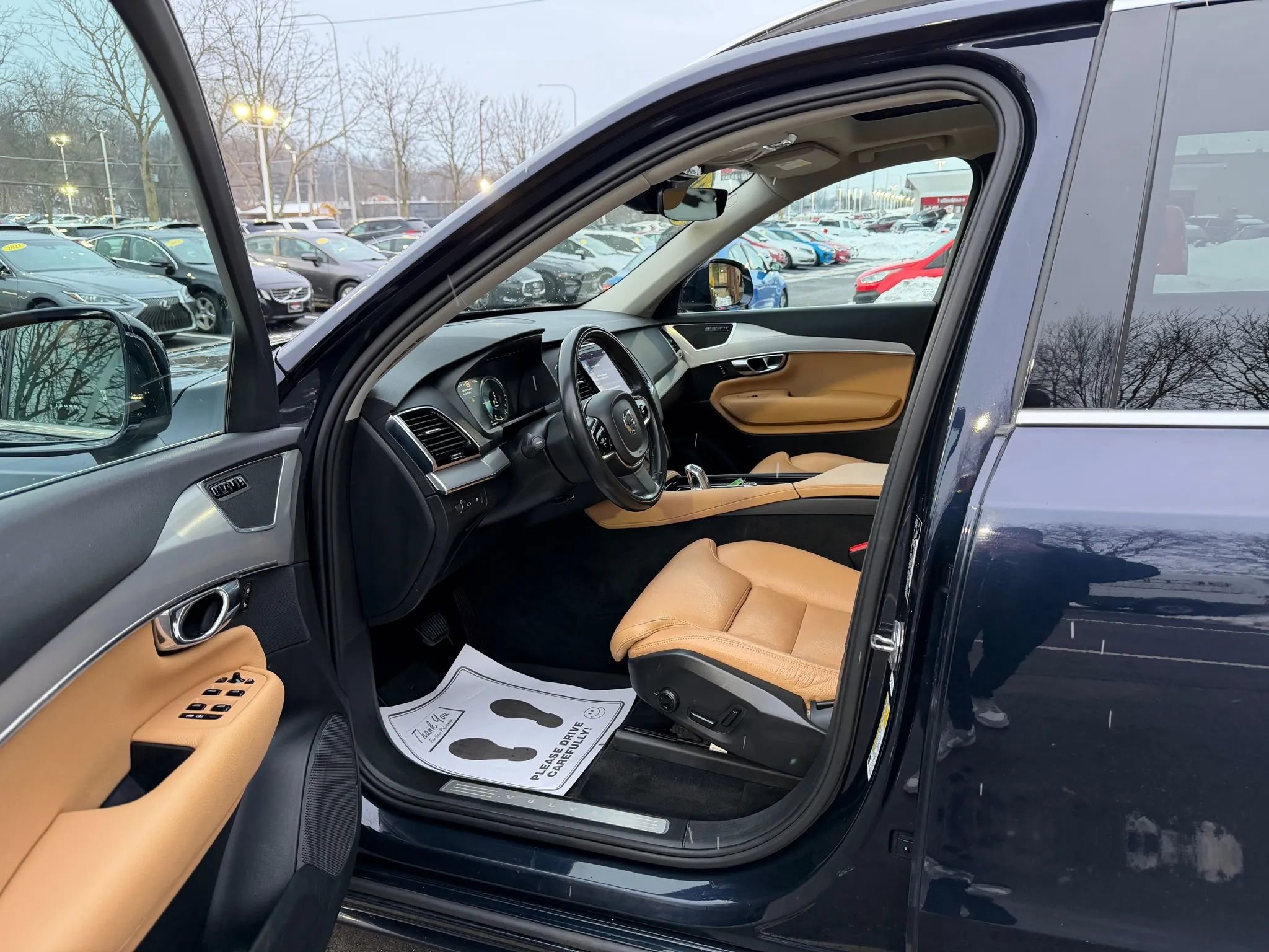 Used 2016 Volvo XC90 T8 Momentum w/ Vision Package image 11