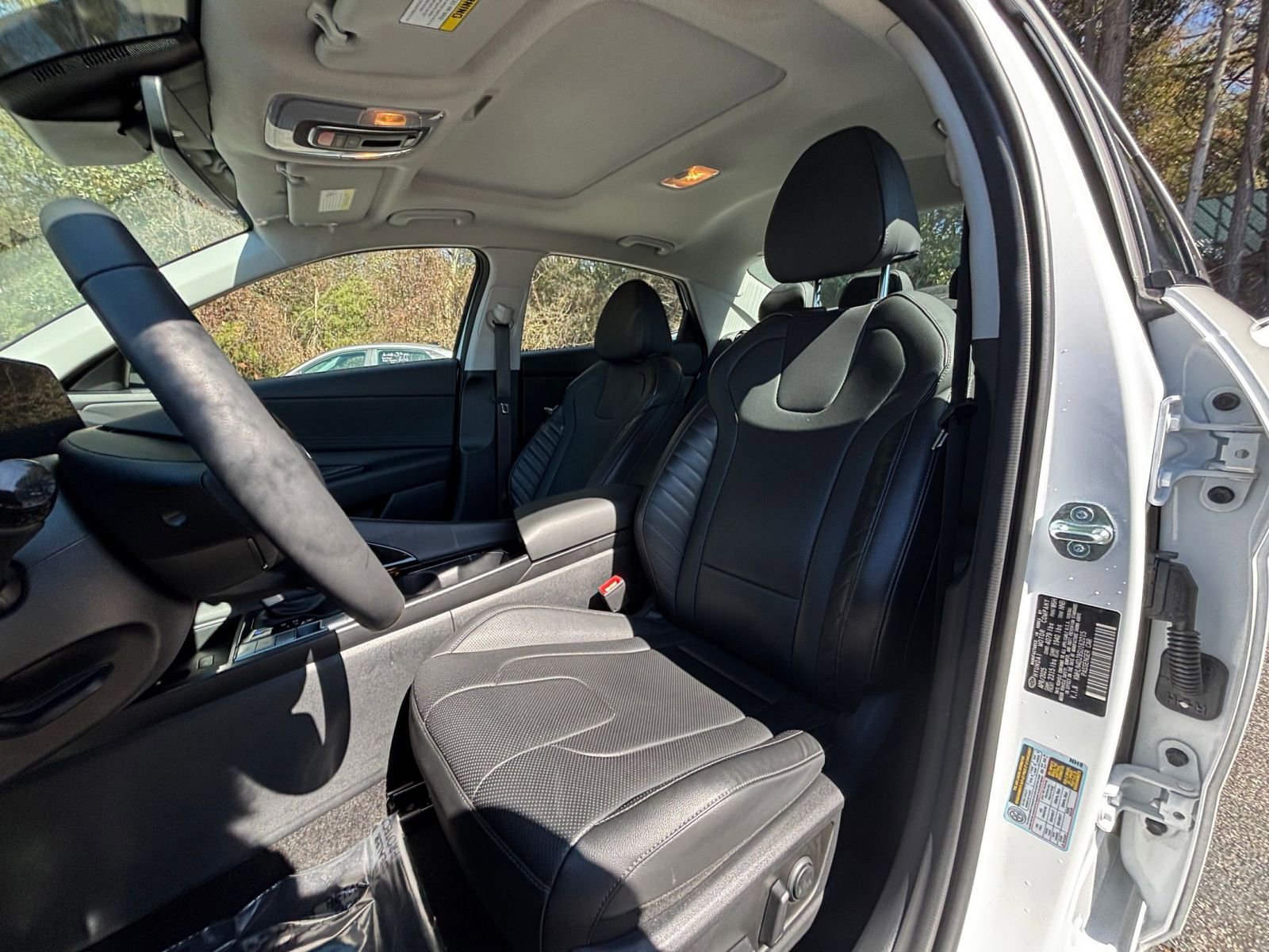 Used 2025 Hyundai Elantra Limited FWD image 39