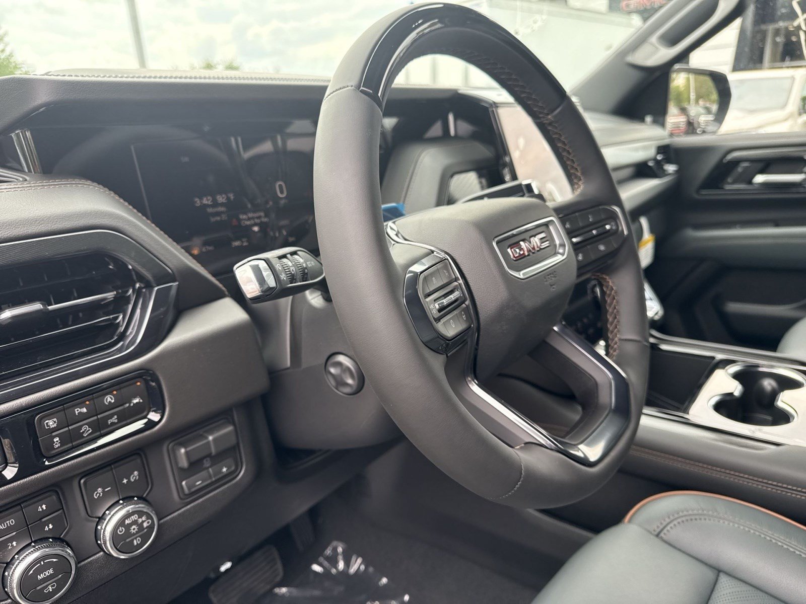 New 2026 GMC Yukon XL AT4 w/ AT4 Premium Plus Package AWD/4WD image 13