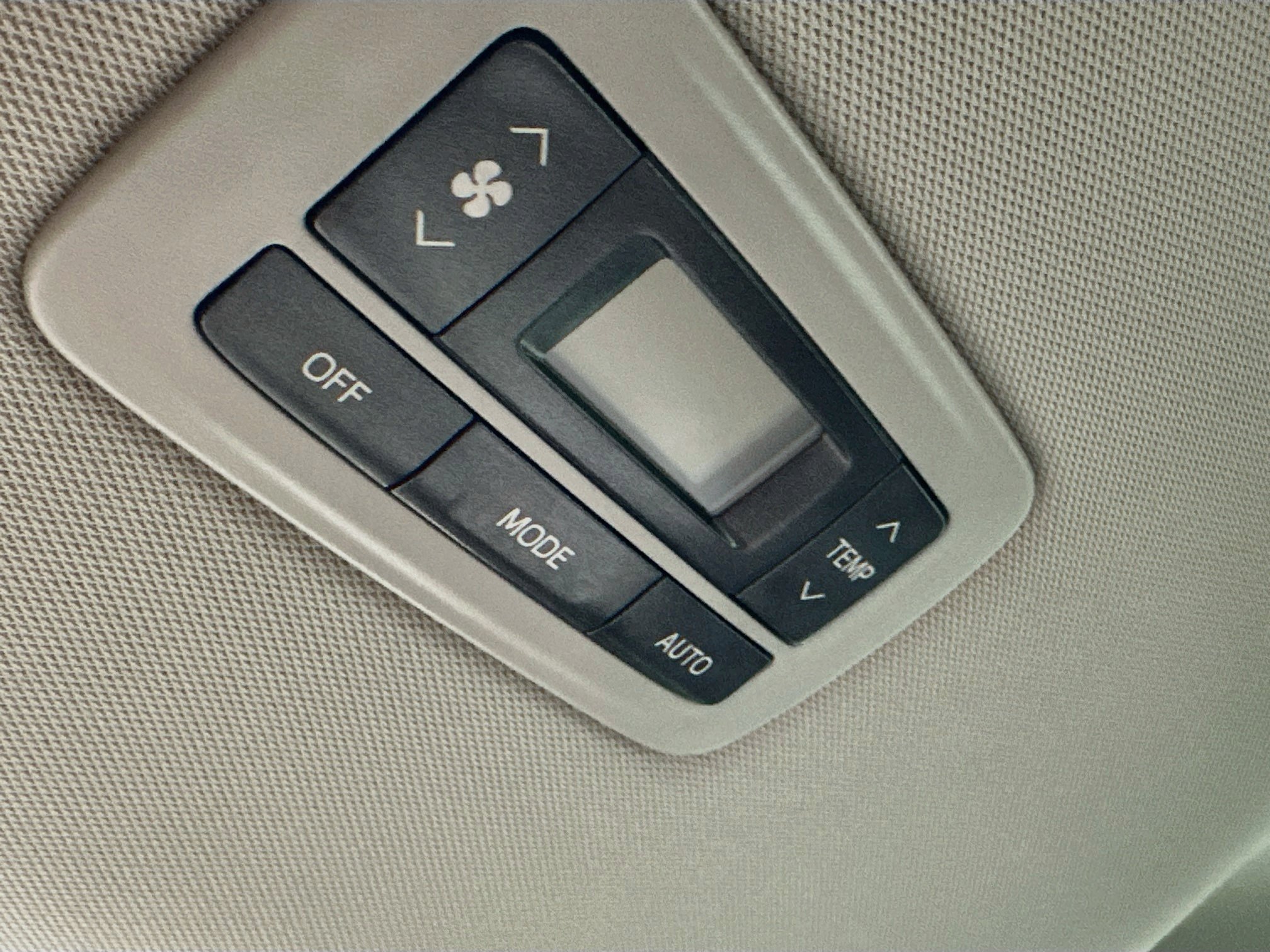 Used 2015 Toyota Sienna XLE w/ XLE Navigation Package FWD image 29