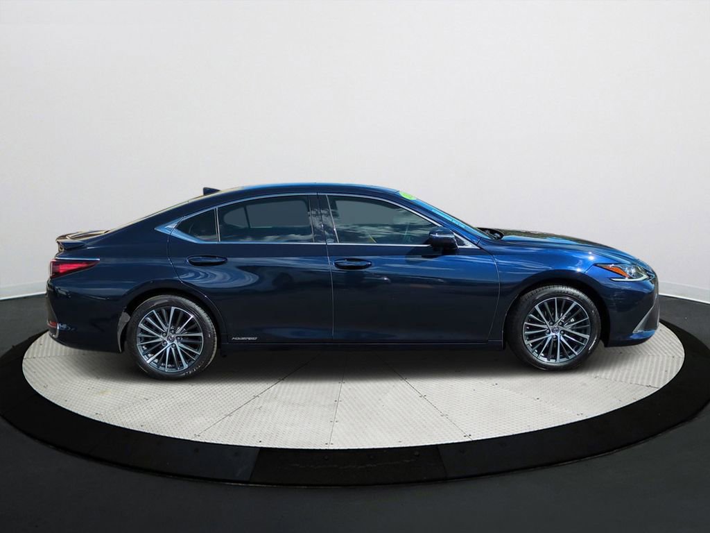 Used 2022 Lexus ES 300h w/ Premium Package image 3
