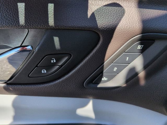 Used 2023 GMC Acadia SLT w/ Technology Package image 16