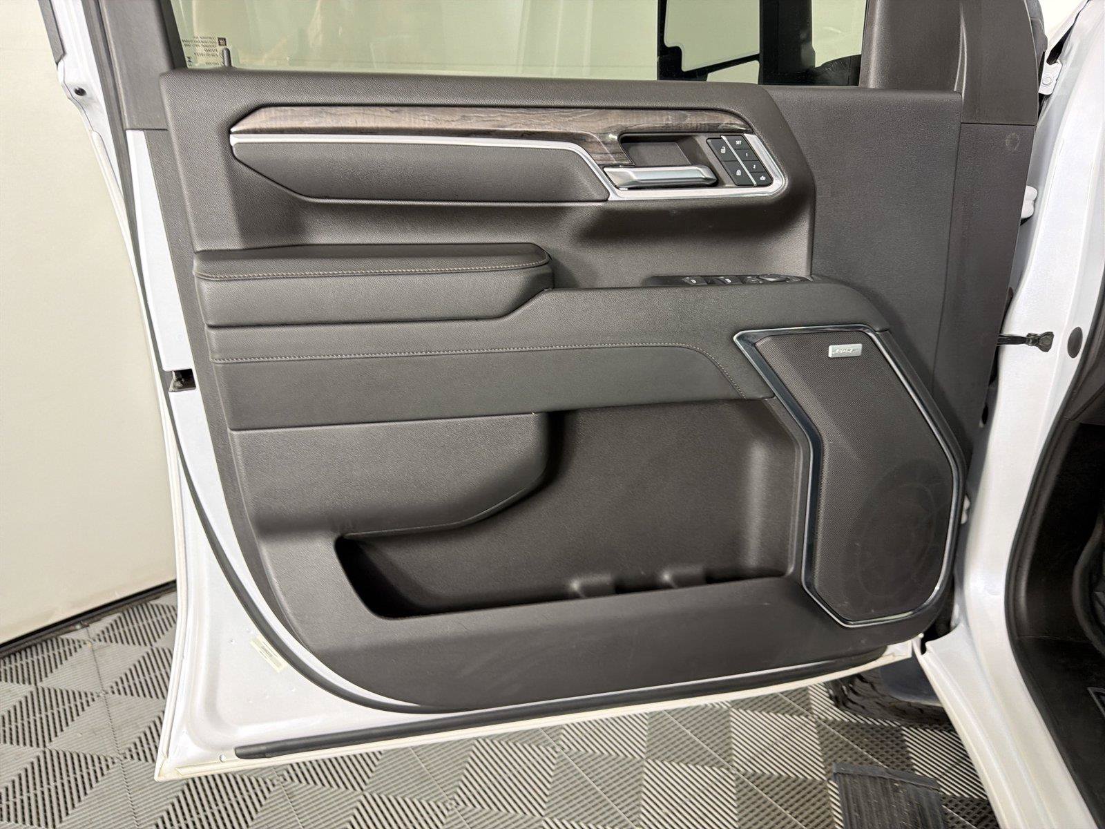 Used 2024 Chevrolet Silverado 2500 LTZ w/ LTZ Convenience Package AWD/4WD image 8