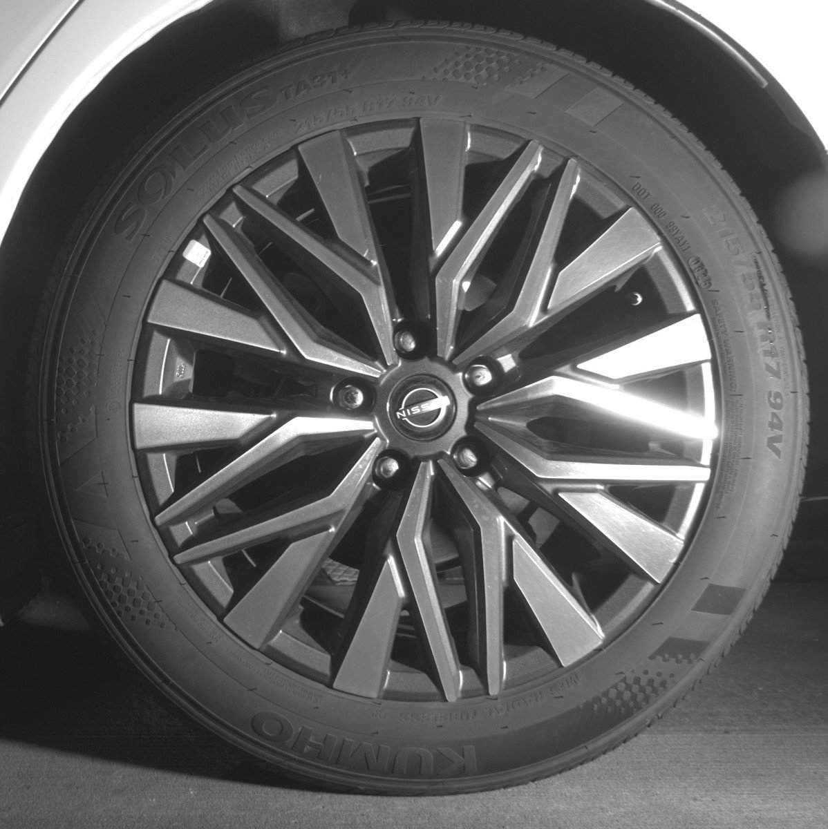 Used 2025 Nissan Altima 2.5 SV FWD image 14