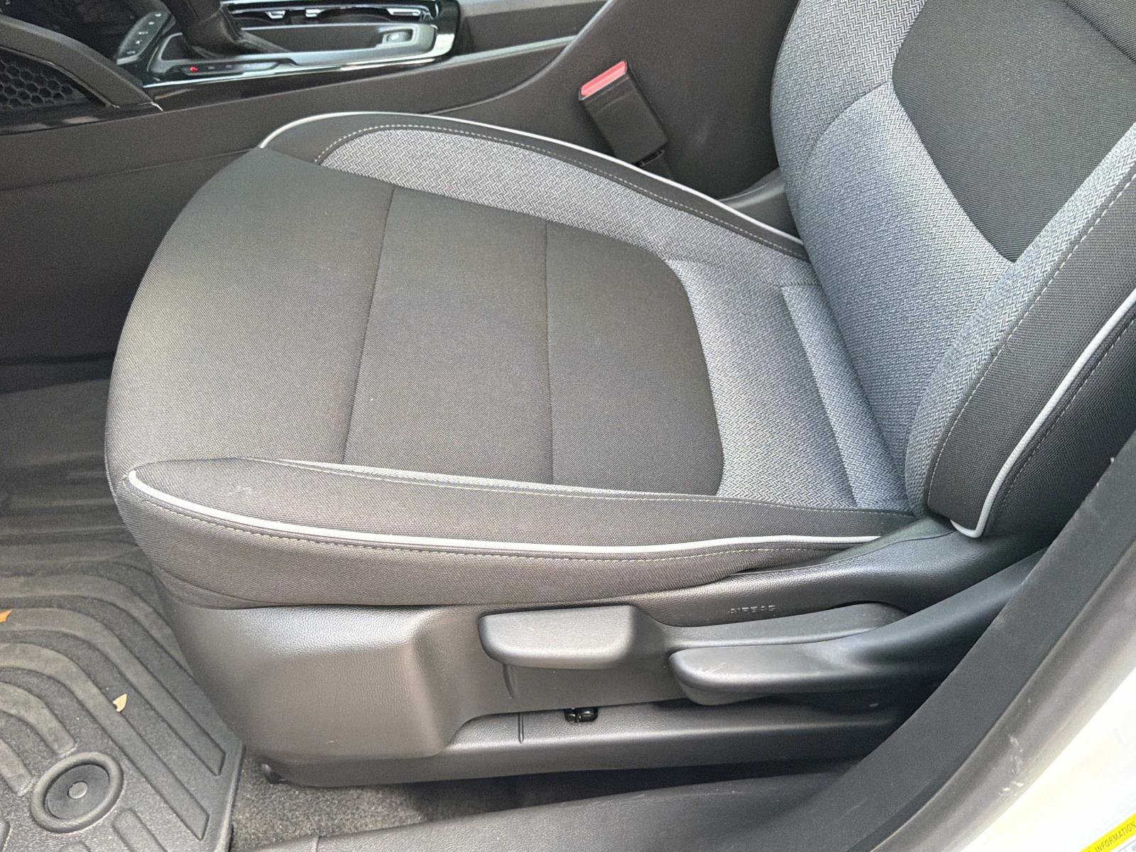 Used 2024 Chevrolet TrailBlazer LT w/ Driver Confidence Package FWD image 17