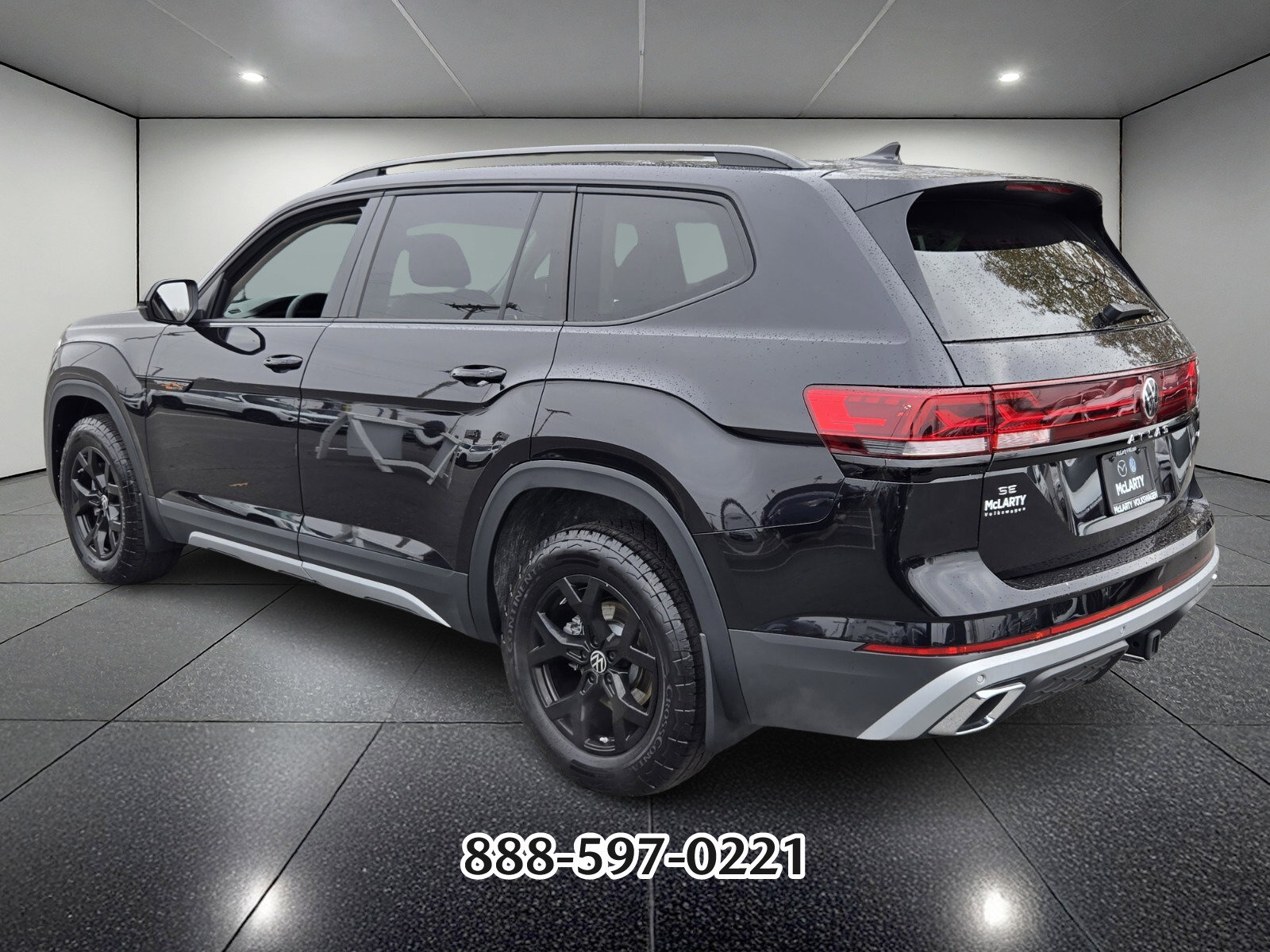 Certified 2025 Volkswagen Atlas Peak Edition SE image 5