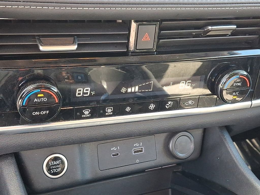 Used 2021 Nissan Rogue SV image 16