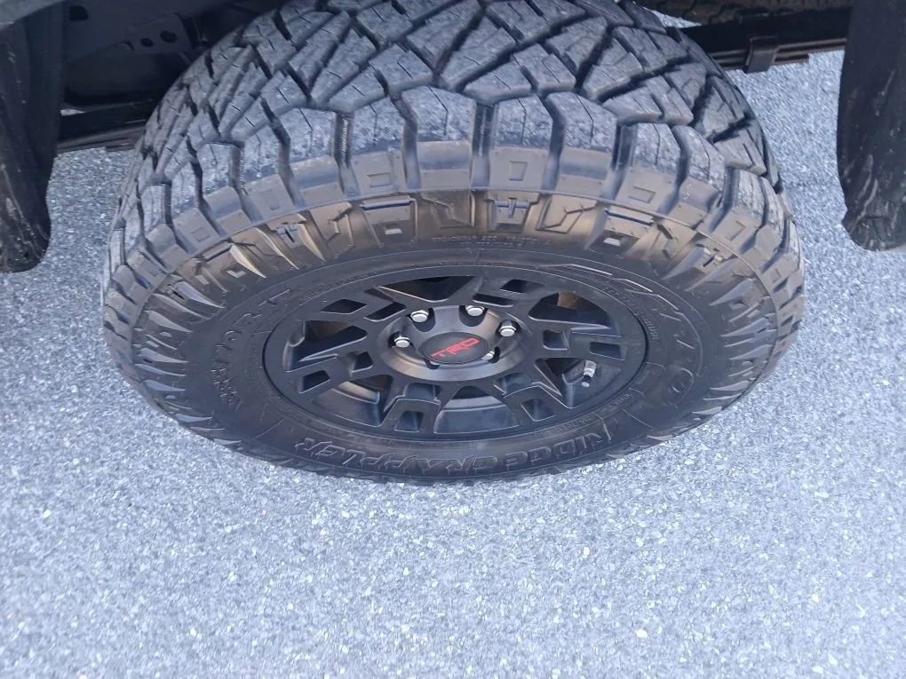 Used 2017 Toyota Tacoma TRD Off-Road w/ Tow Package (A/T) image 26