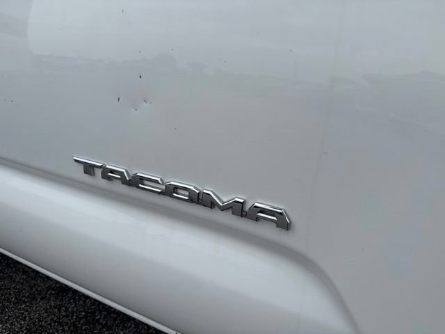 Used 2017 Toyota Tacoma SR5 AWD/4WD image 10