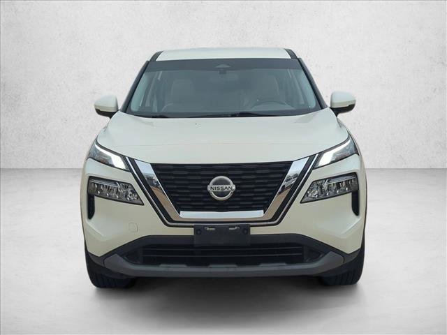 Used 2021 Nissan Rogue SV image 2