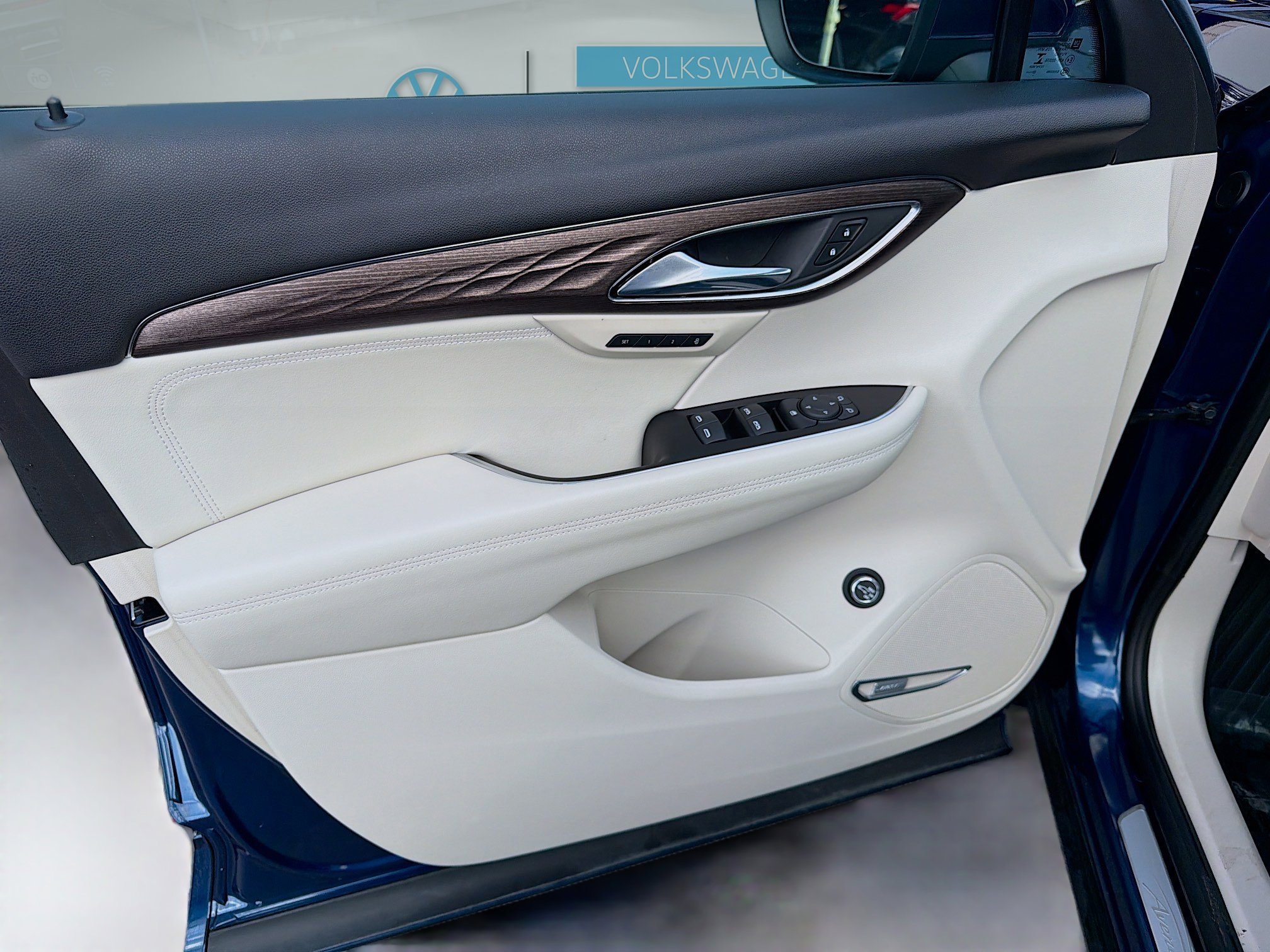 Used 2023 Buick Envision Avenir image 20