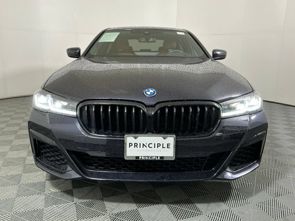 Used 2023 BMW 530e xDrive w/ Premium Package AWD/4WD image 3