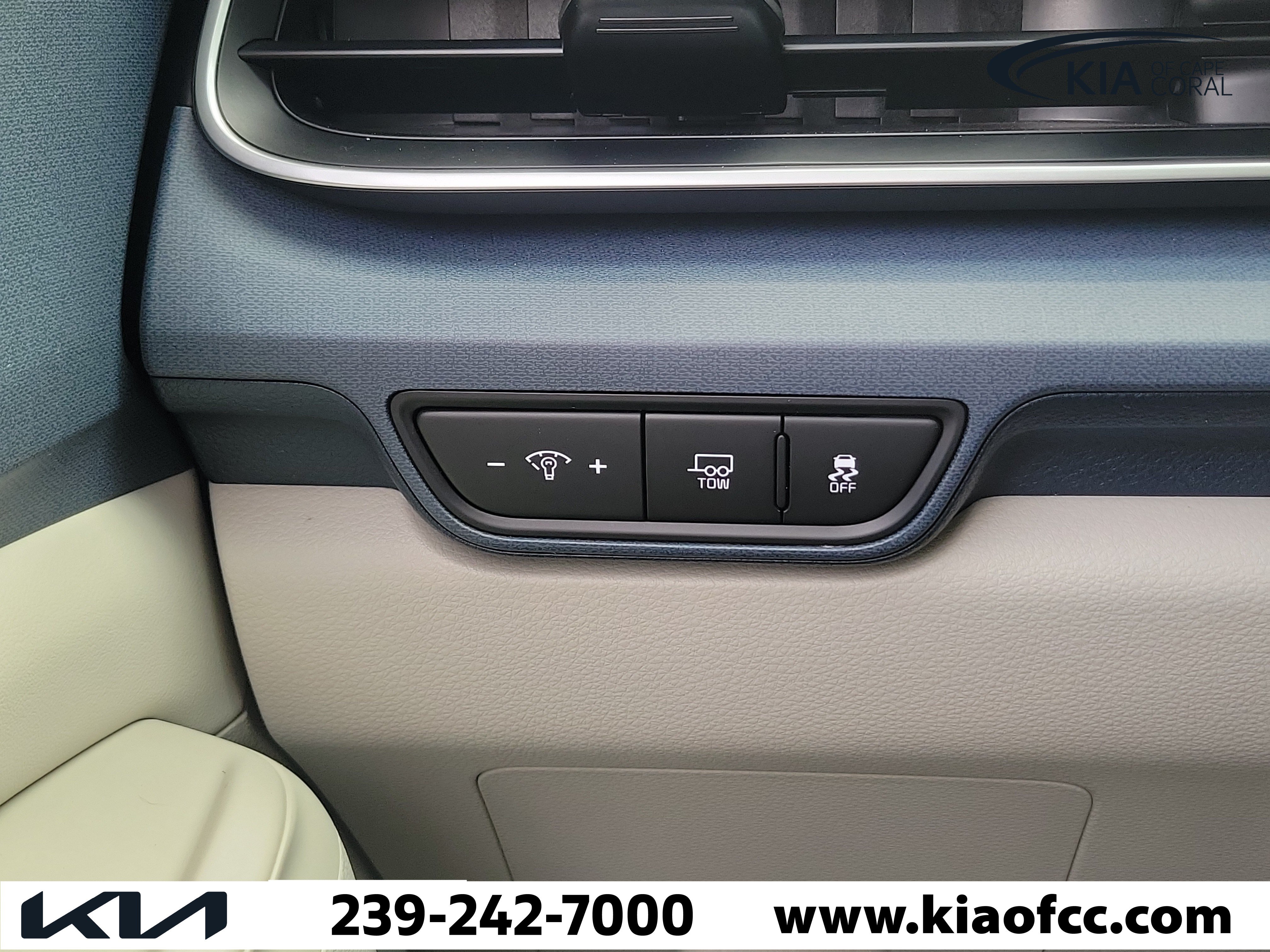 Certified 2025 Kia Carnival EX FWD image 31