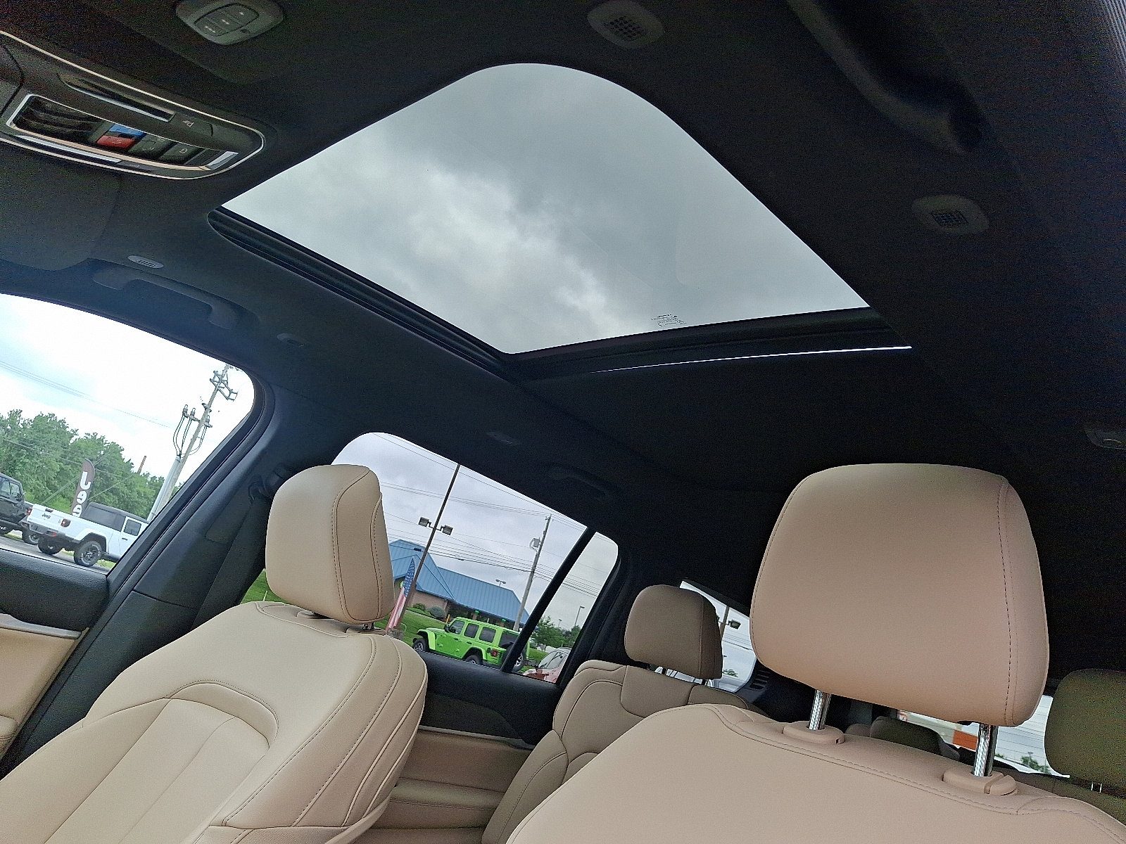 Used 2025 Jeep Grand Cherokee L Limited w/ Trailer Tow Package image 17