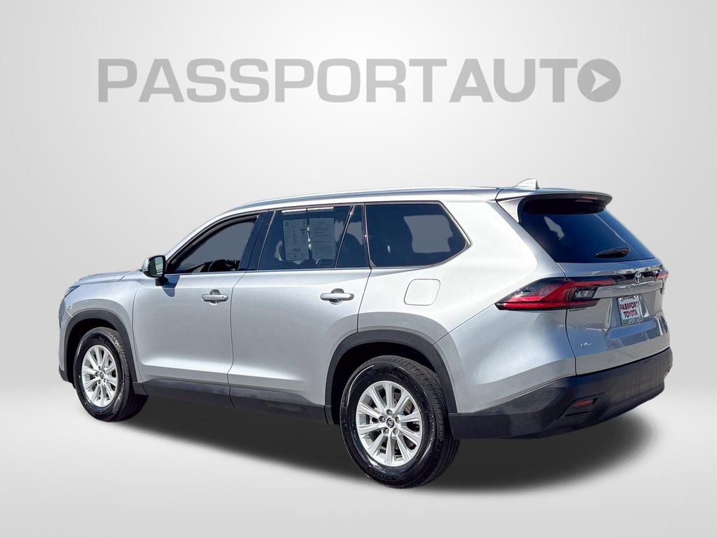 Used 2025 Toyota Grand Highlander AWD image 4