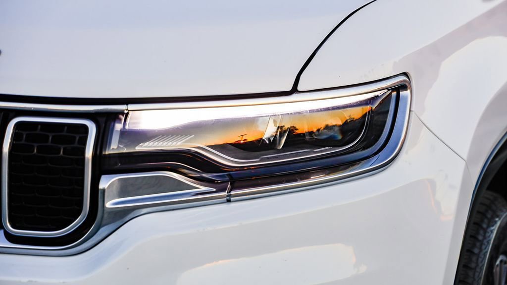 Certified 2024 Jeep Wagoneer Series II w/ Flexible Seating Group image 5