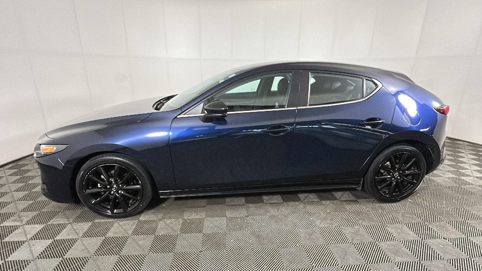 Used 2024 MAZDA MAZDA3 s FWD image 6