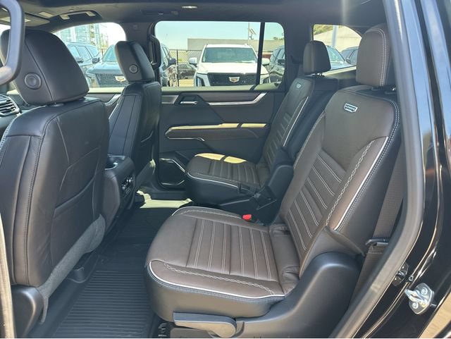 New 2026 GMC Acadia Denali Ultimate w/ LPO, Floor Liner Package AWD/4WD image 27