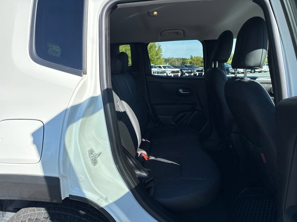 Used 2023 Jeep Renegade Trailhawk w/ Trailhawk Elite Group AWD/4WD image 12