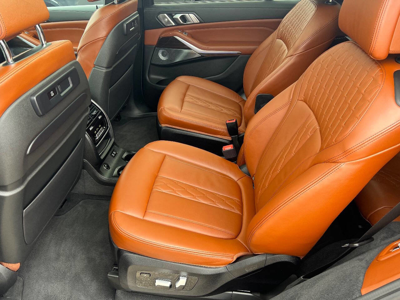 Used 2021 BMW X7 M50i w/ Executive Package image 18