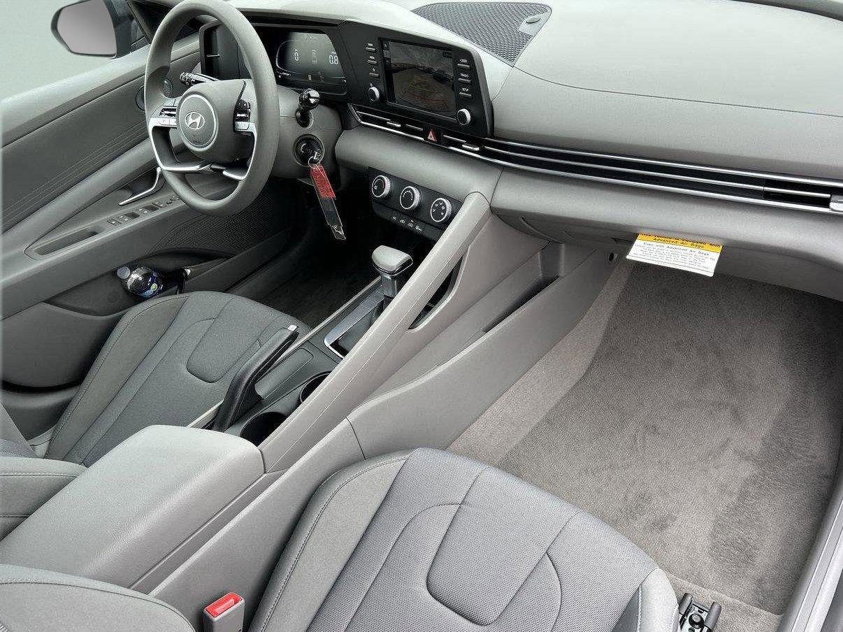 New 2026 Hyundai Elantra SEL Sport Premium FWD image 23