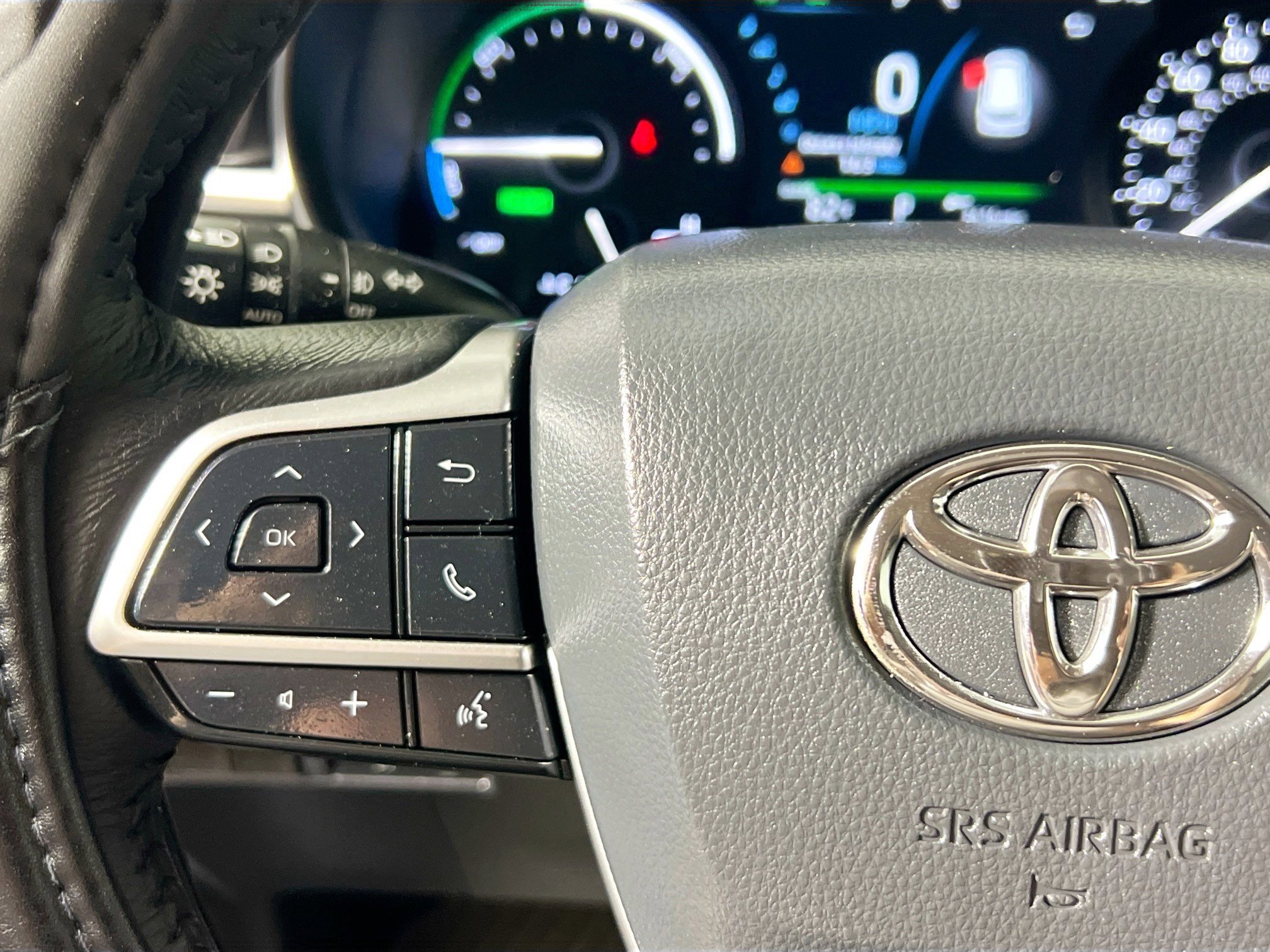 Used 2025 Toyota Sienna XLE FWD image 18