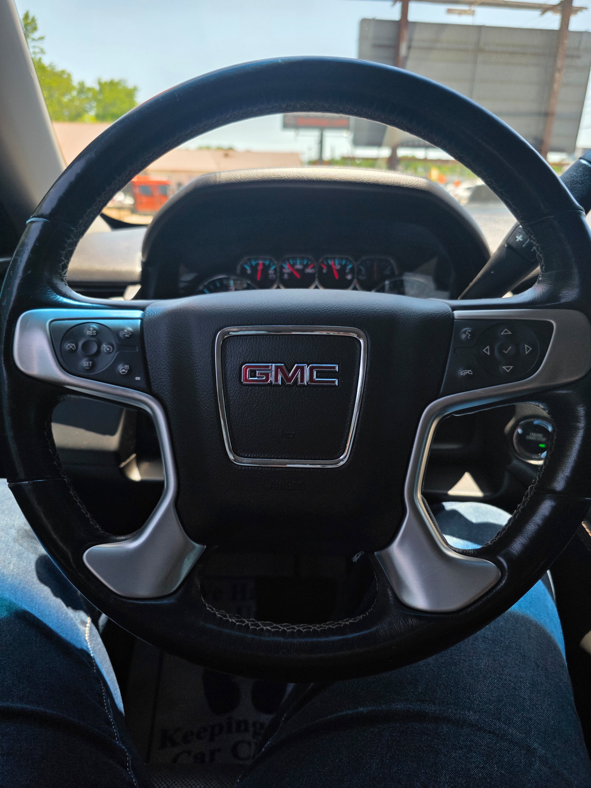 Used 2018 GMC Yukon SLT RWD image 9