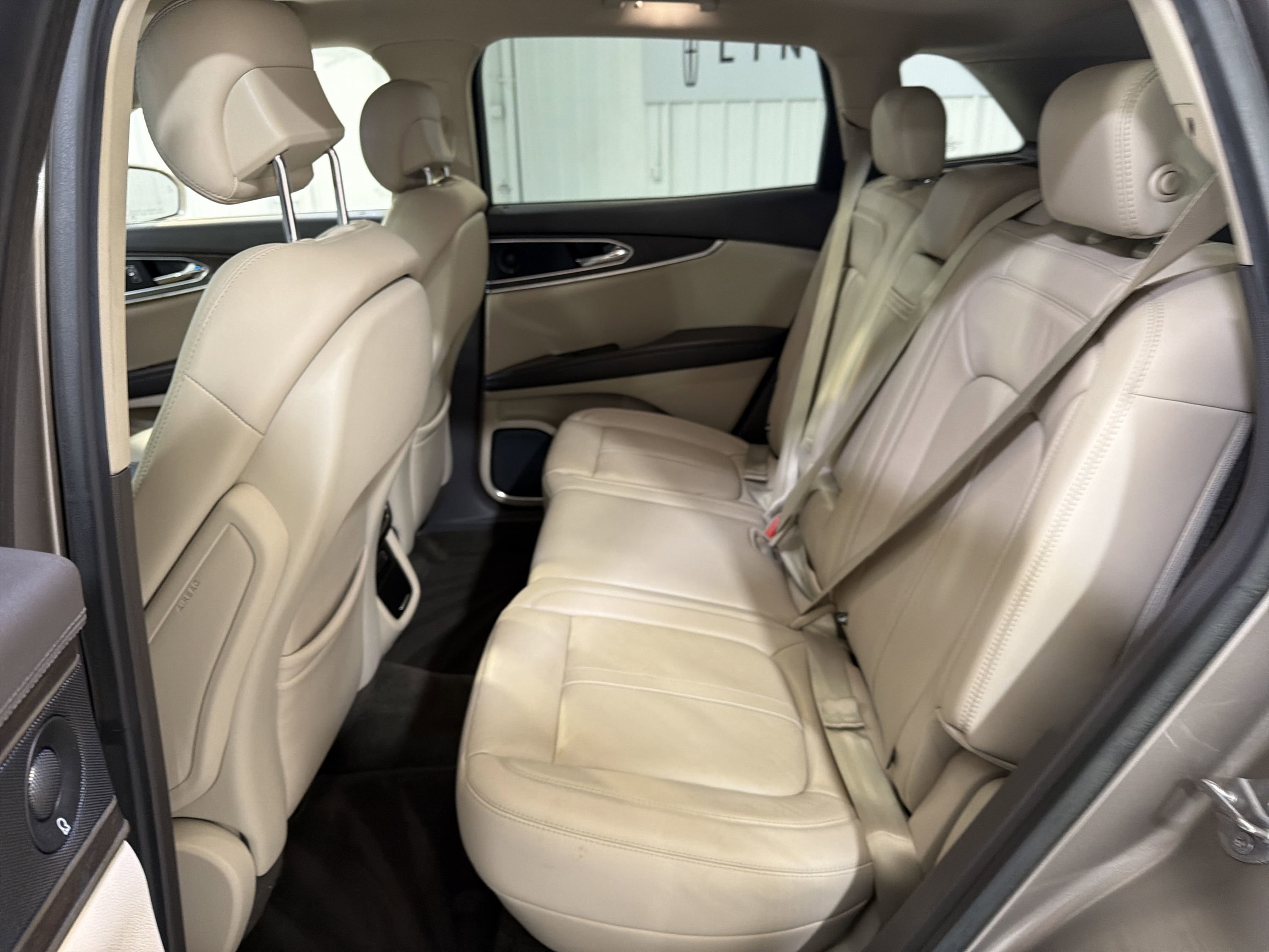 Used 2018 Lincoln MKX Reserve w/ Driver Assistance Package FWD image 25