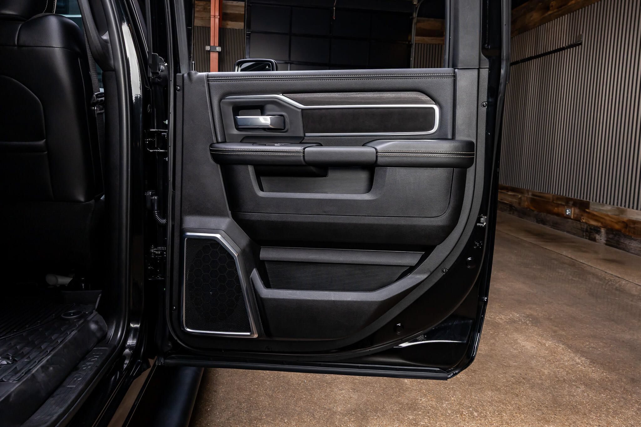 Used 2025 RAM 2500 Laramie w/ Night Edition AWD/4WD image 40