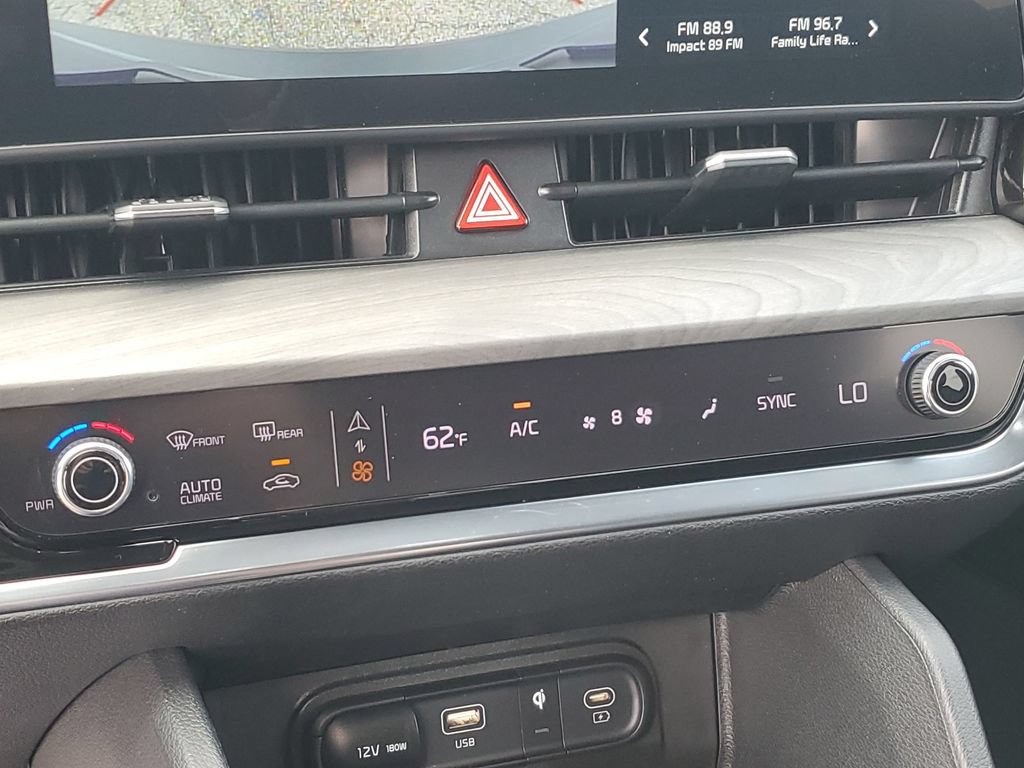 Used 2023 Kia Niro SX Touring FWD image 21