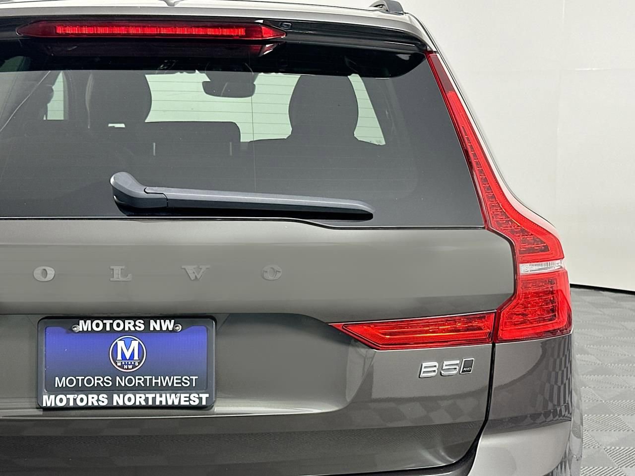 Used 2022 Volvo XC60 B5 Momentum AWD/4WD image 25