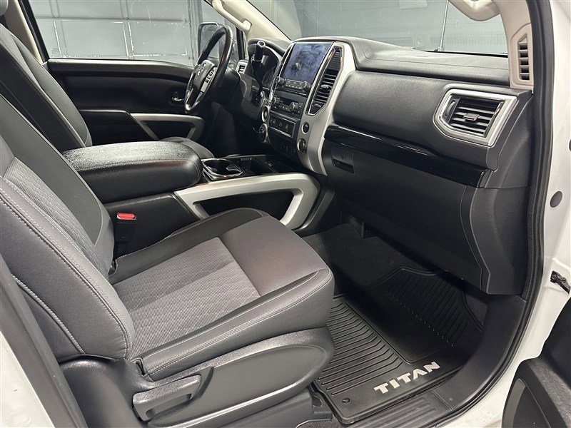 Used 2021 Nissan Titan SV w/ SV Convenience Package image 11