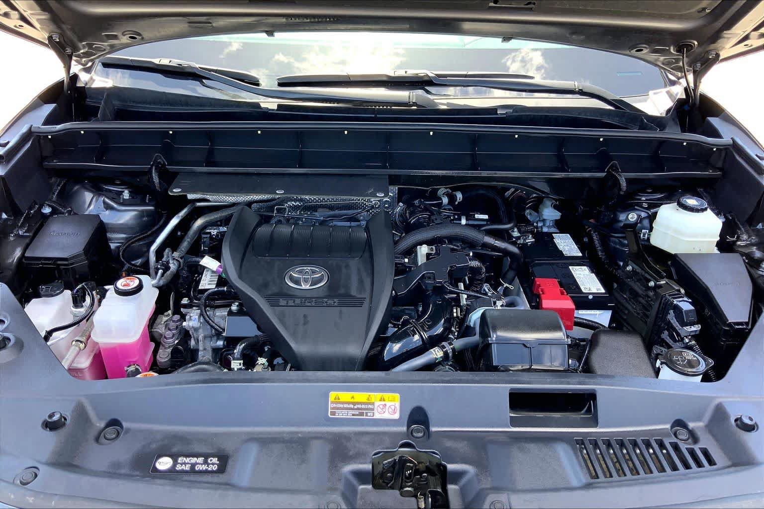 Used 2024 Toyota Highlander XLE FWD image 31