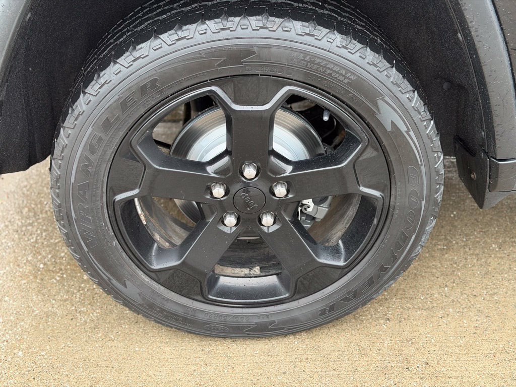 Used 2019 Jeep Grand Cherokee Laredo AWD/4WD image 8
