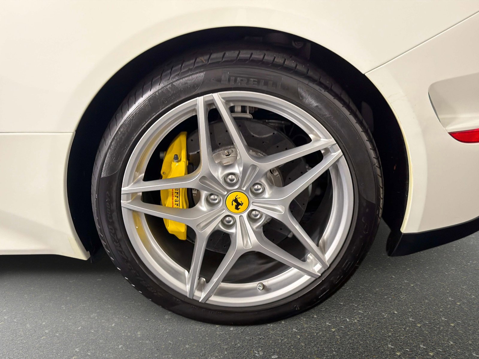 Used 2016 Ferrari California T image 14