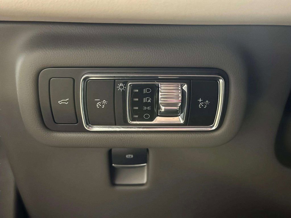 Certified 2024 Lincoln Nautilus Reserve image 11