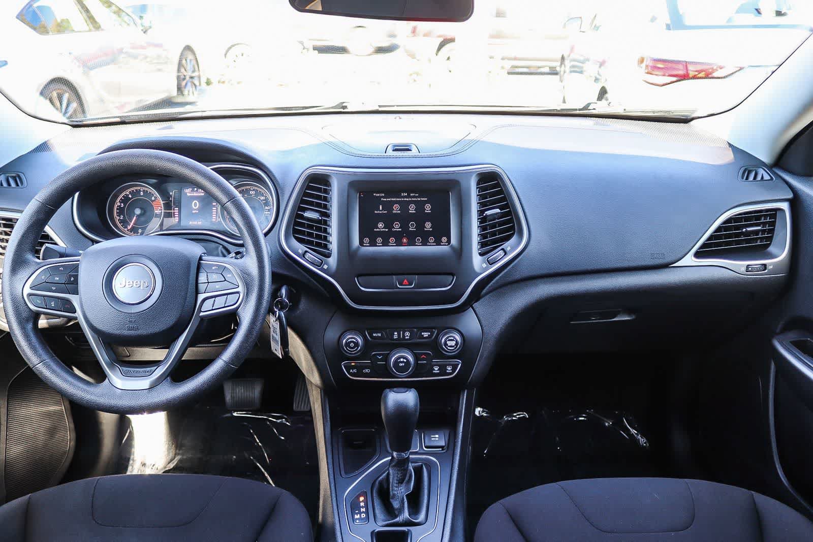 Used 2019 Jeep Cherokee Latitude w/ Popular Appearance Group FWD image 11