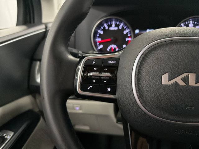 Used 2024 Kia Carnival LX FWD image 25