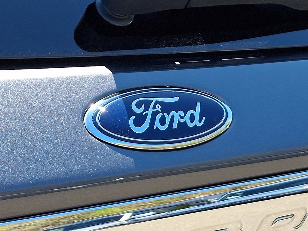 Certified 2023 Ford Explorer XLT w/ Equipment Group 202A AWD/4WD image 31