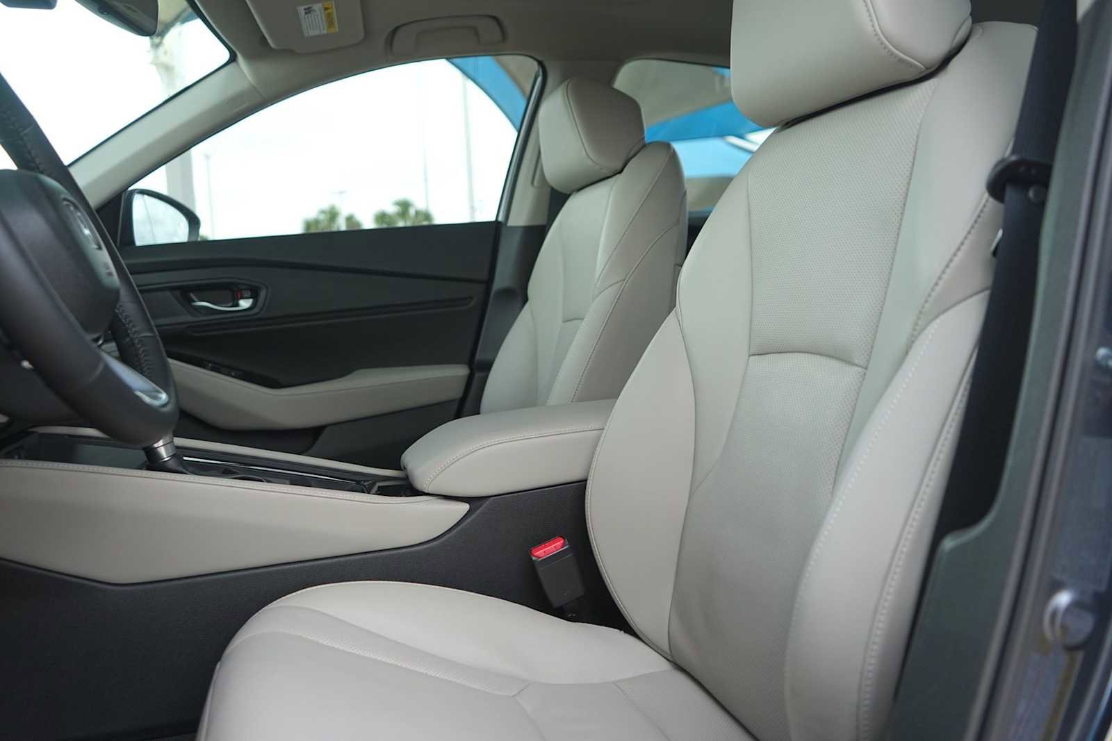 Used 2025 Honda Accord Touring image 11