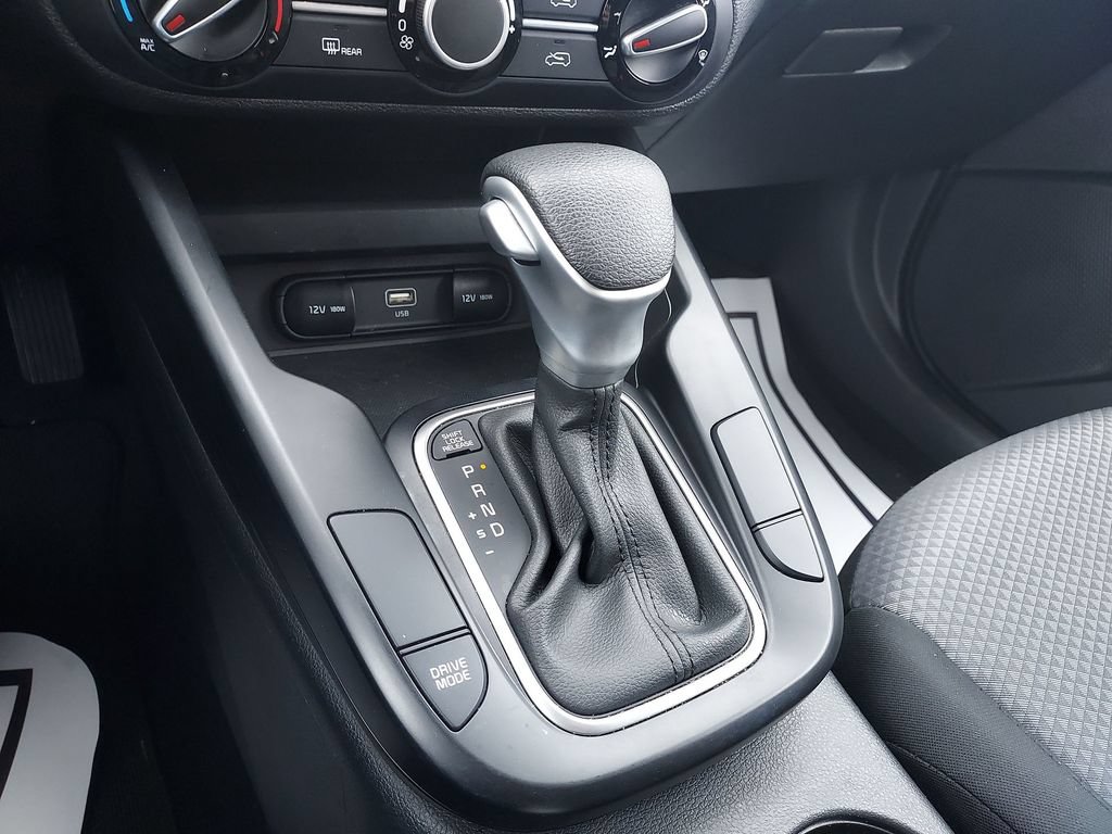 Used 2025 Kia Soul LX w/ LX Technology Package FWD image 25