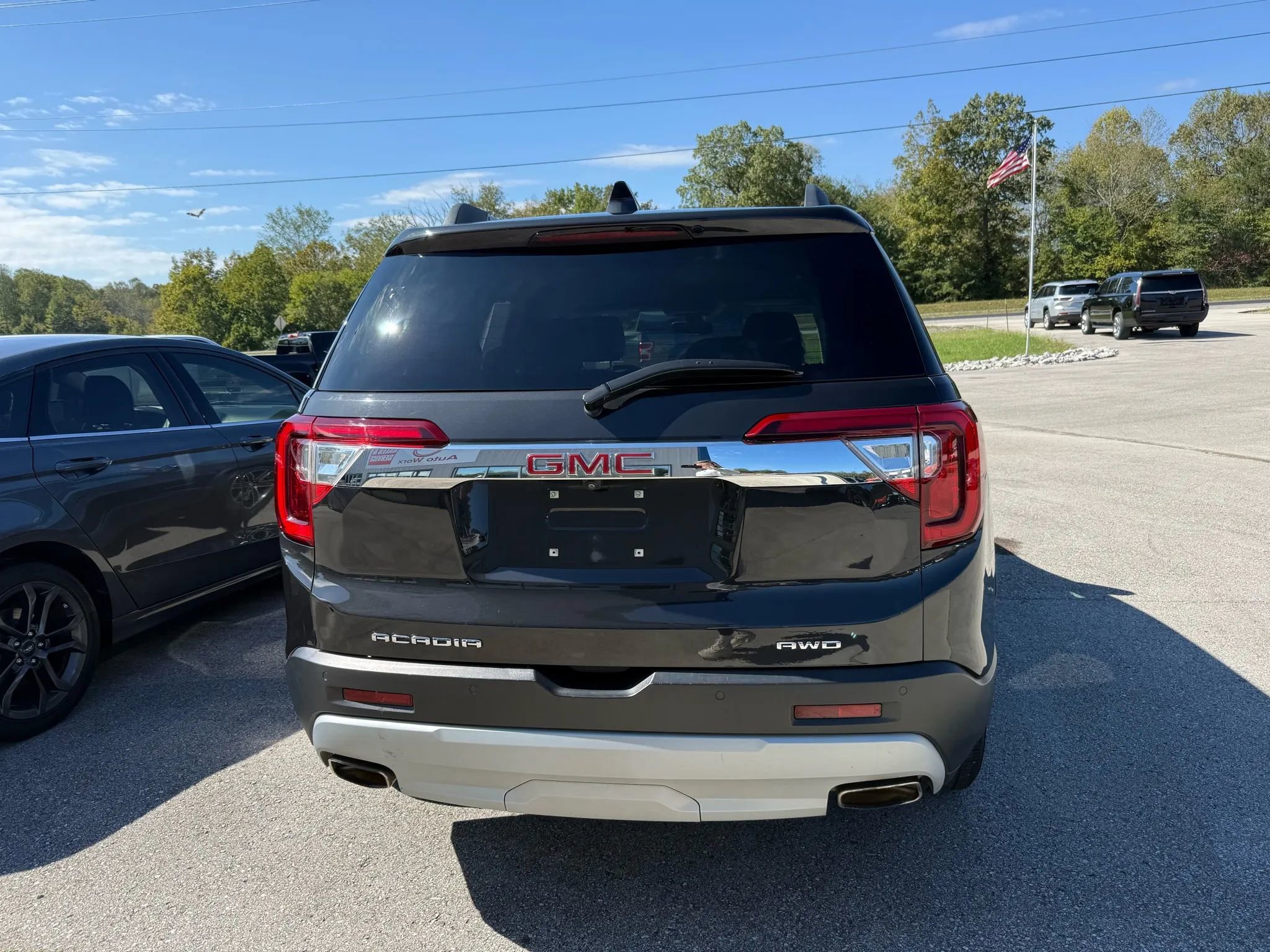 Used 2020 GMC Acadia SLT w/ Driver Alert Package II image 31
