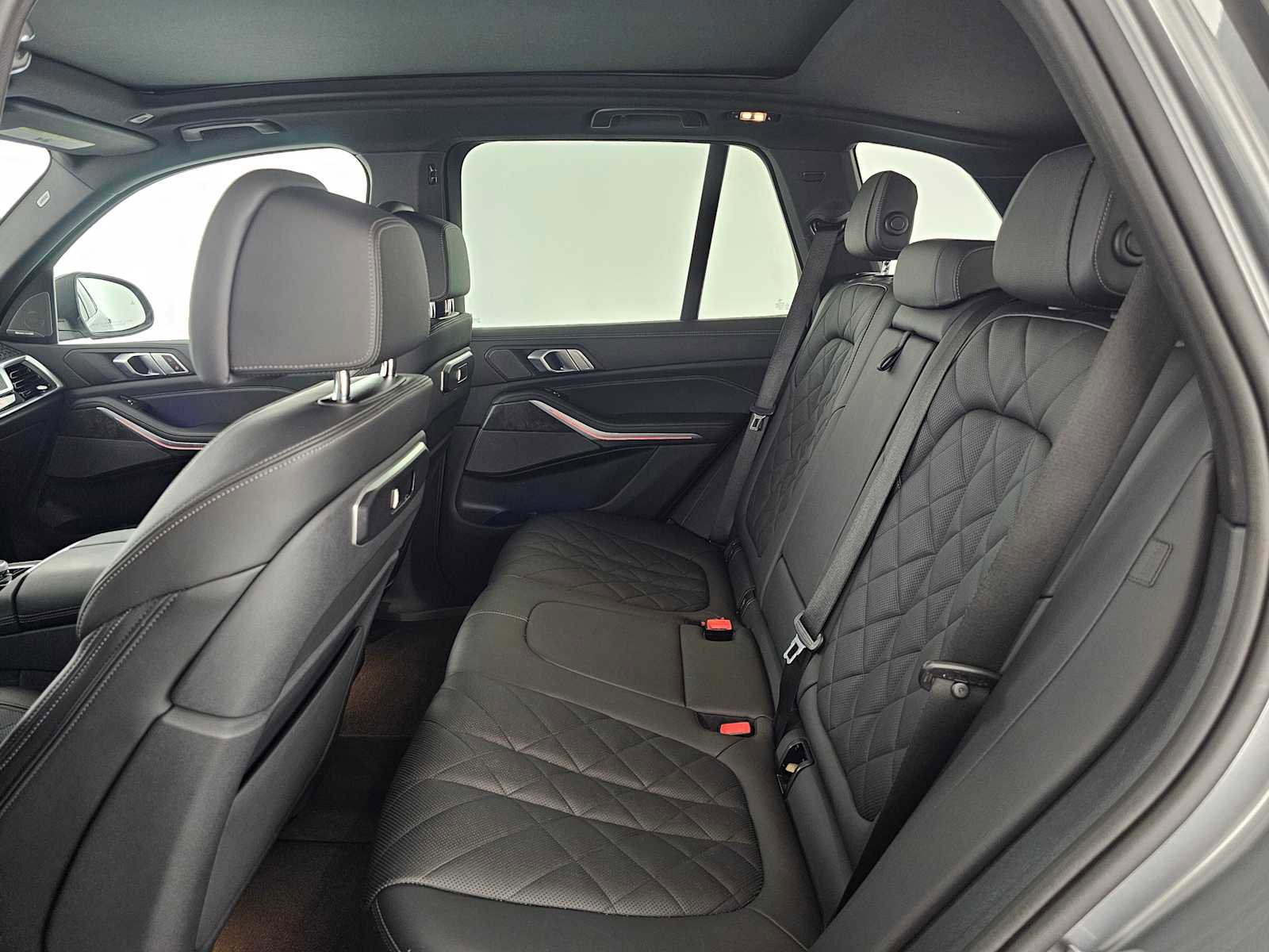Used 2024 BMW X5 xDrive40i w/ Premium Package image 16