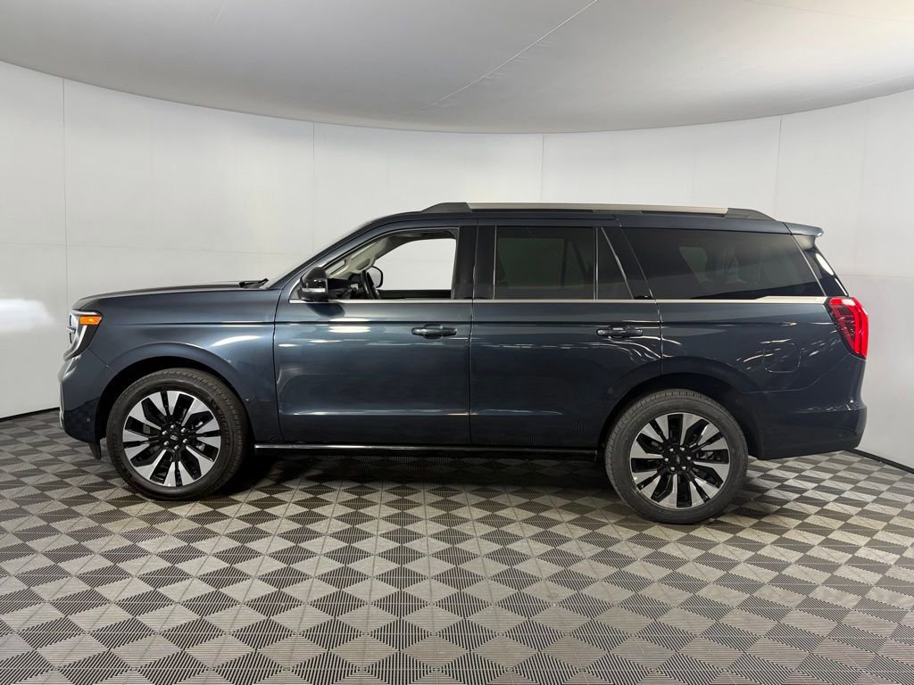 Used 2025 Ford Expedition Platinum w/ Driver's Package AWD/4WD image 9