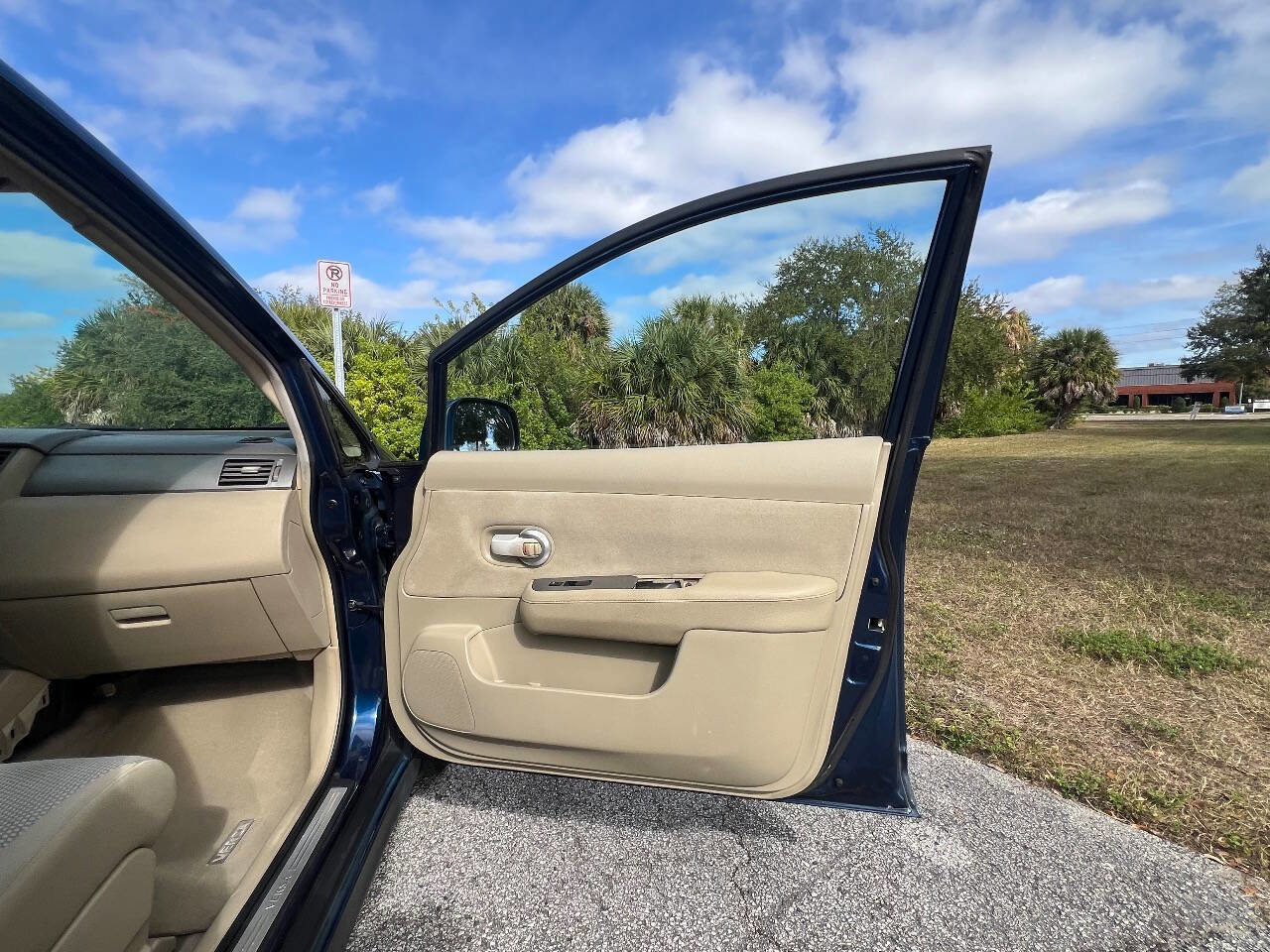 Used 2007 Nissan Versa 1.8 SL 4dr Hatchback (1.8L I4 w/ Convenience Pkg image 30