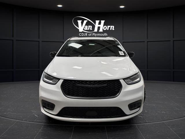 Used 2024 Chrysler Pacifica Limited w/ S Appearance Package image 11