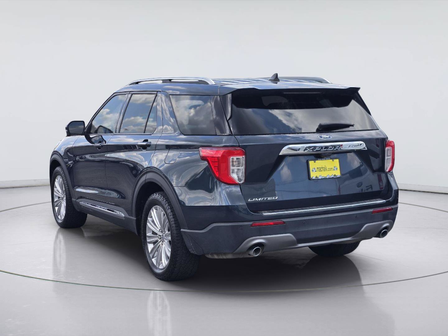 Certified 2022 Ford Explorer Limited w/ Equipment Group 301A RWD image 6